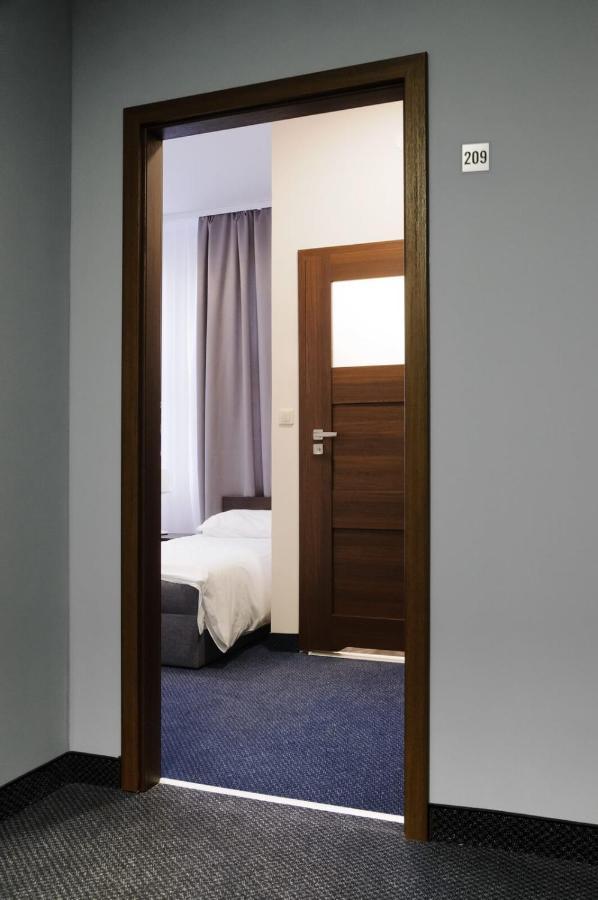 Baza Hotelowa Bobrowiecka 9 Varsóvia Exterior foto