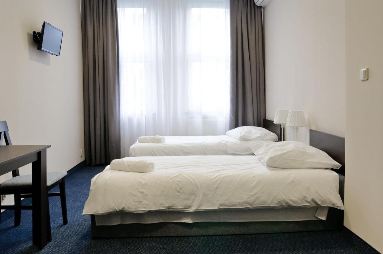 Baza Hotelowa Bobrowiecka 9 Varsóvia Exterior foto
