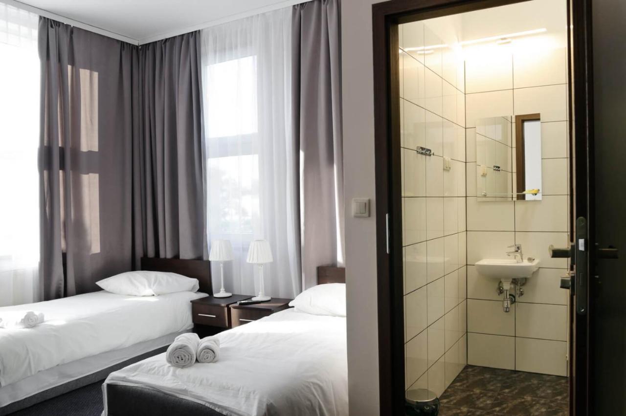 Baza Hotelowa Bobrowiecka 9 Varsóvia Exterior foto